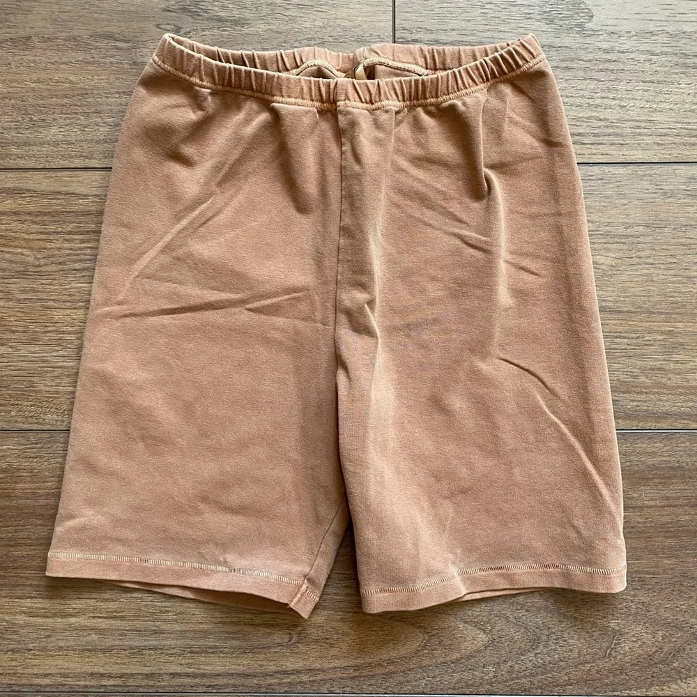 SKIMS, Outdoor Collection, Bike Shorts, Camel, Small - Picture 4 of 10